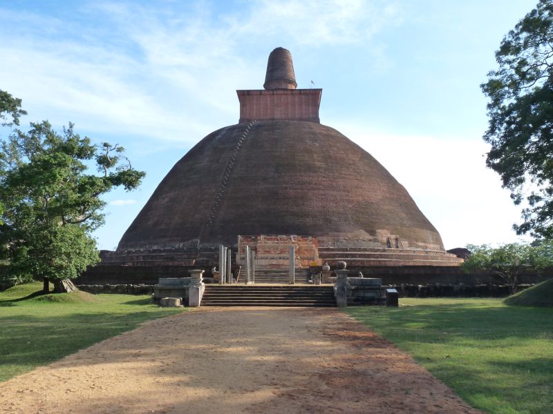 Anuradhapura - Jetavanarama Dagoba (fot. Darek Dąbrowski) Anuradhapura - Jetavanarama Dagoba (fot. Darek Dąbrowski)
