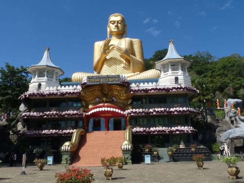 Dambulla - Golden Temple (fot. Darek Dąbrowski) Dambulla - Golden Temple (fot. Darek Dąbrowski)