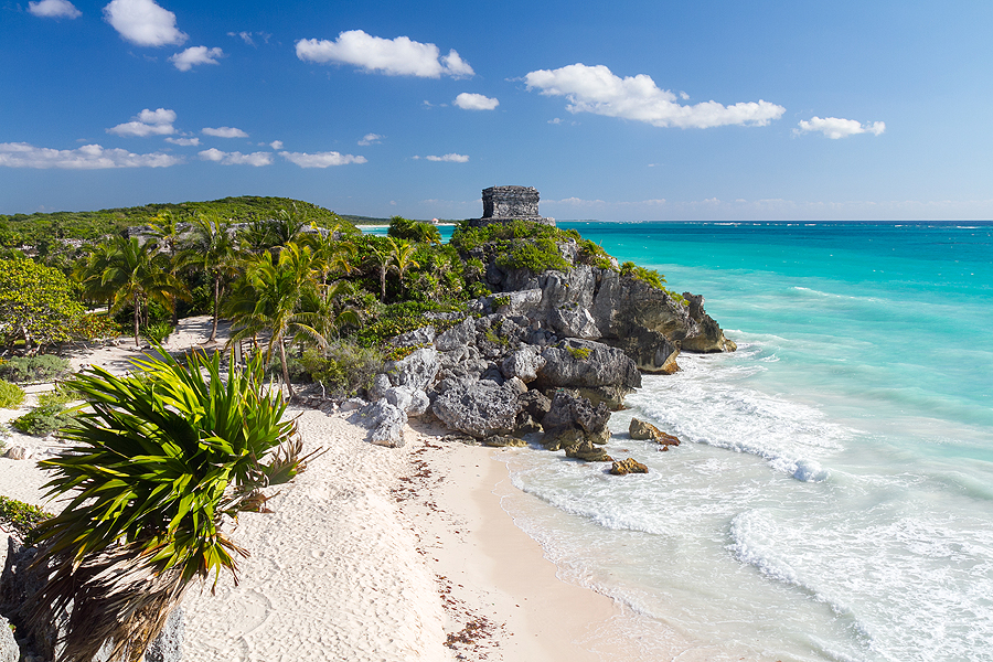 Tulum - miasto Majów położone na klifowym wybrzeżu Tulum - miasto Majów położone na klifowym wybrzeżu