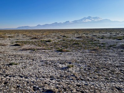 Suche stepy Sultan Sazligi w tle wulkan Erciyes Dagi, fot. S. Odrzykoski