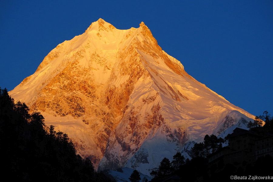 Góra Manaslu w słońcu