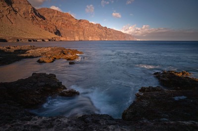 Los Gigantes w wieczornym świetle (fot. S. Adamczak, okfoto.pl)